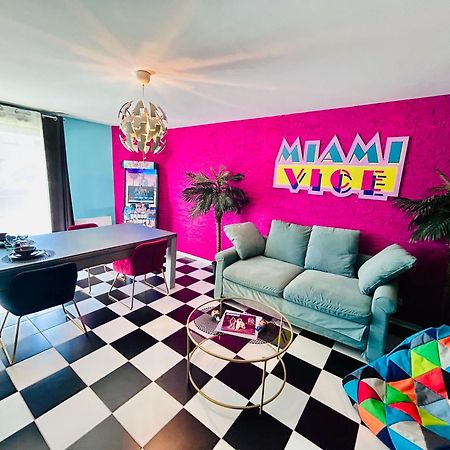 Capsule Miami Vice - Jacuzzi - Billard - Ecran Cinema & Netflix - Ping-Pong - Nintendo & Jeux- リエヴァン エクステリア 写真