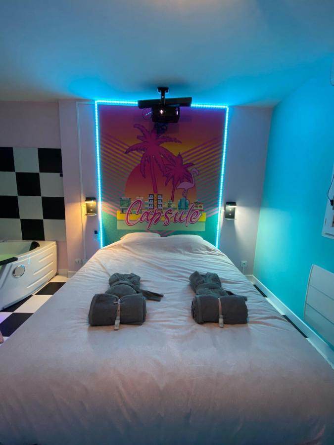 Capsule Miami Vice - Jacuzzi - Billard - Ecran Cinema & Netflix - Ping-Pong - Nintendo & Jeux- リエヴァン エクステリア 写真