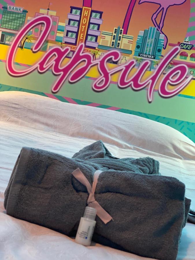 Capsule Miami Vice - Jacuzzi - Billard - Ecran Cinema & Netflix - Ping-Pong - Nintendo & Jeux- リエヴァン エクステリア 写真