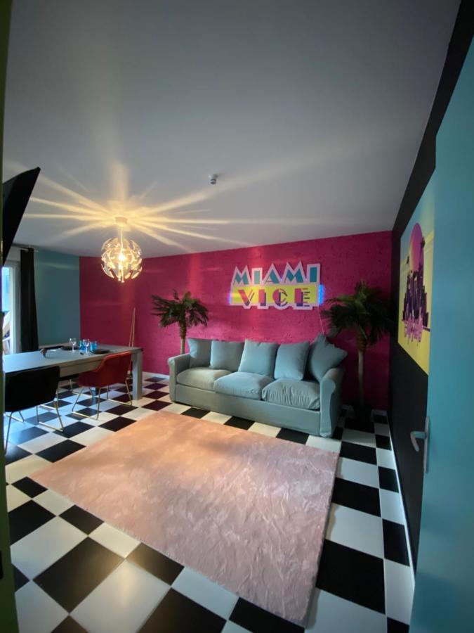 Capsule Miami Vice - Jacuzzi - Billard - Ecran Cinema & Netflix - Ping-Pong - Nintendo & Jeux- リエヴァン エクステリア 写真