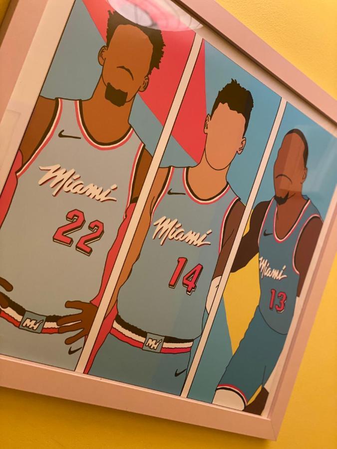 Capsule Miami Vice - Jacuzzi - Billard - Ecran Cinema & Netflix - Ping-Pong - Nintendo & Jeux- リエヴァン エクステリア 写真