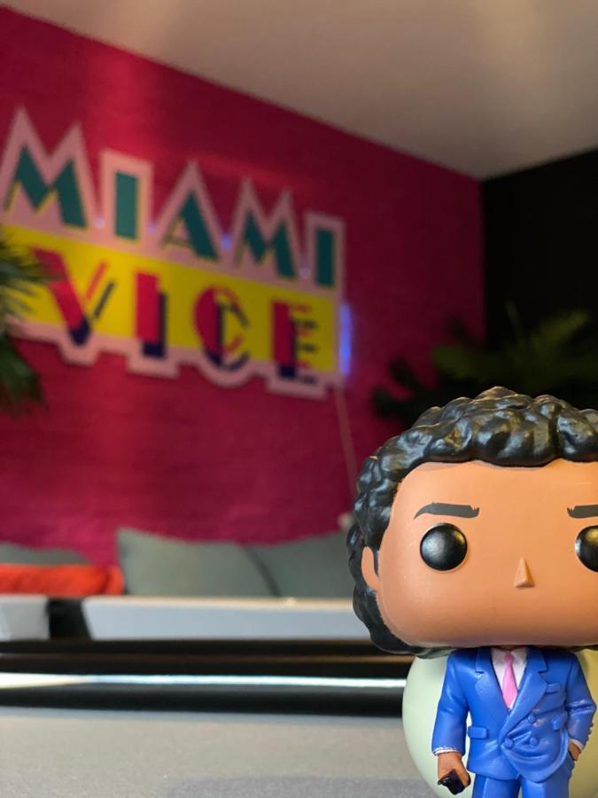 Capsule Miami Vice - Jacuzzi - Billard - Ecran Cinema & Netflix - Ping-Pong - Nintendo & Jeux- リエヴァン エクステリア 写真