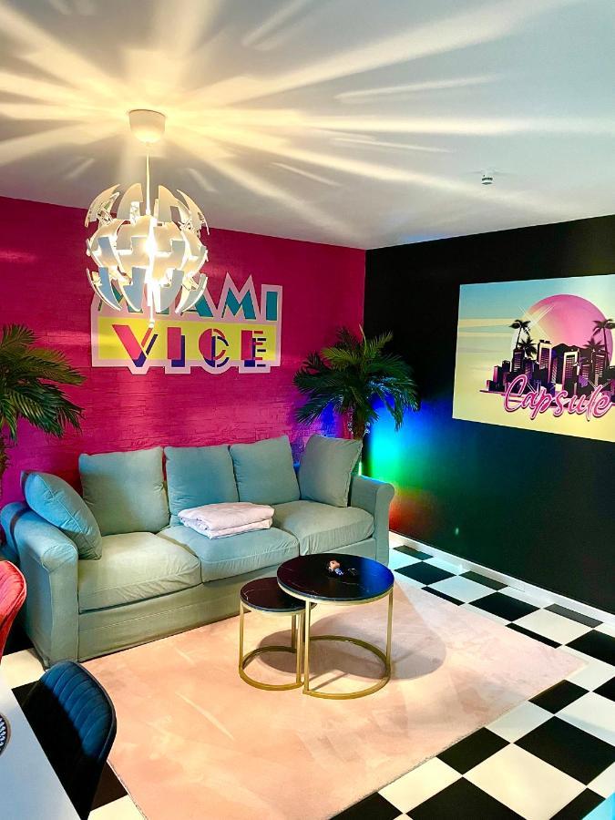 Capsule Miami Vice - Jacuzzi - Billard - Ecran Cinema & Netflix - Ping-Pong - Nintendo & Jeux- リエヴァン エクステリア 写真