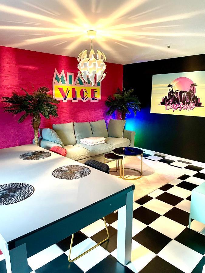 Capsule Miami Vice - Jacuzzi - Billard - Ecran Cinema & Netflix - Ping-Pong - Nintendo & Jeux- リエヴァン エクステリア 写真
