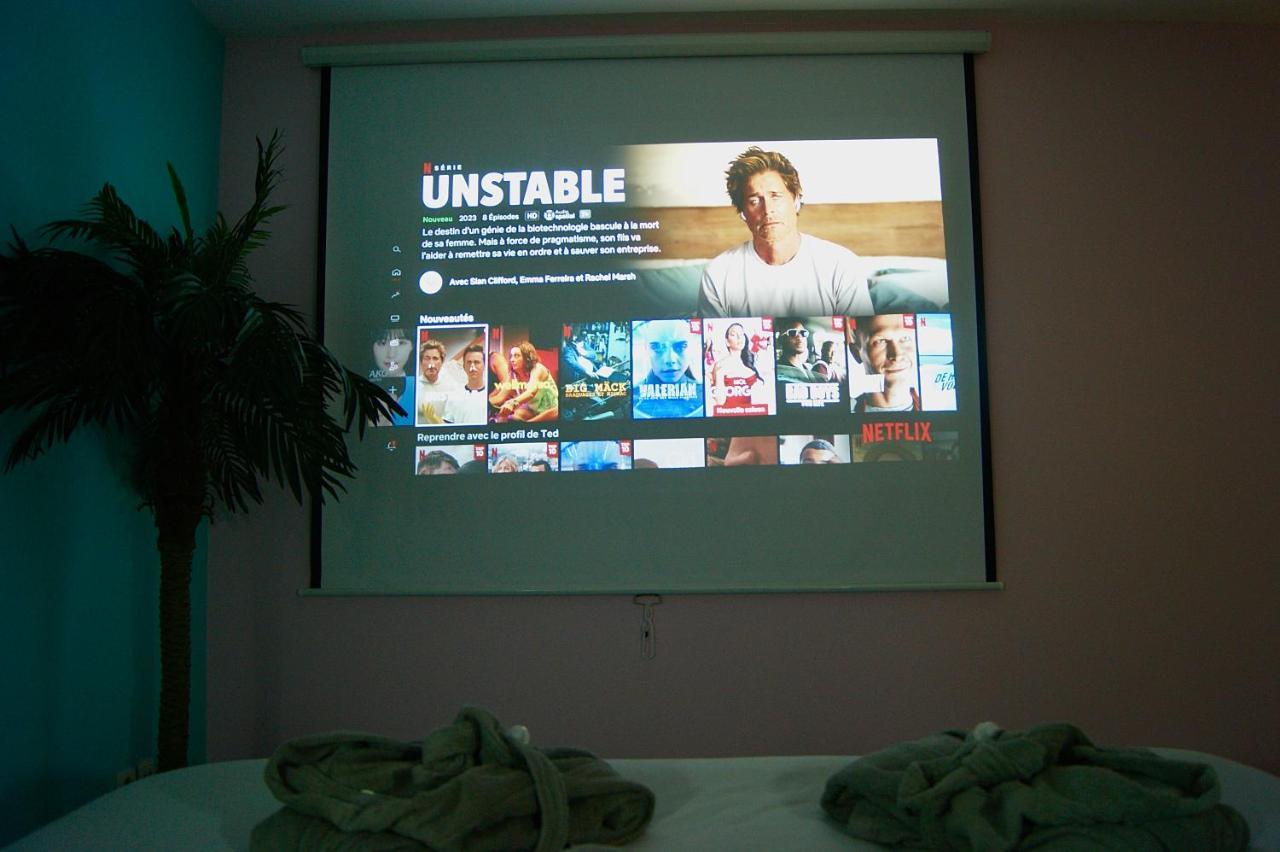 Capsule Miami Vice - Jacuzzi - Billard - Ecran Cinema & Netflix - Ping-Pong - Nintendo & Jeux- リエヴァン エクステリア 写真