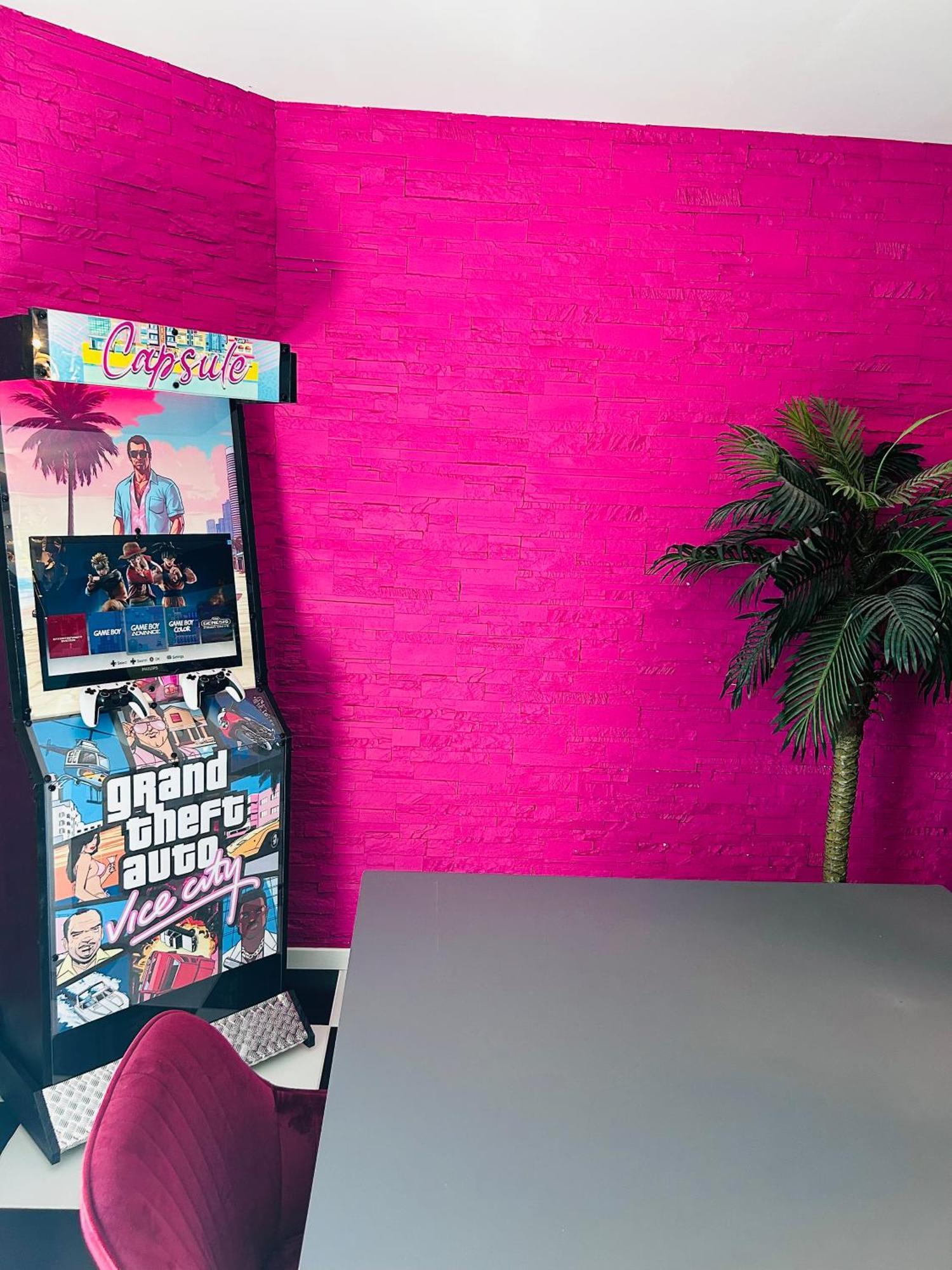 Capsule Miami Vice - Jacuzzi - Billard - Ecran Cinema & Netflix - Ping-Pong - Nintendo & Jeux- リエヴァン エクステリア 写真
